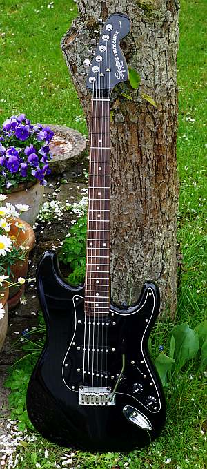 Squier Strat Noir